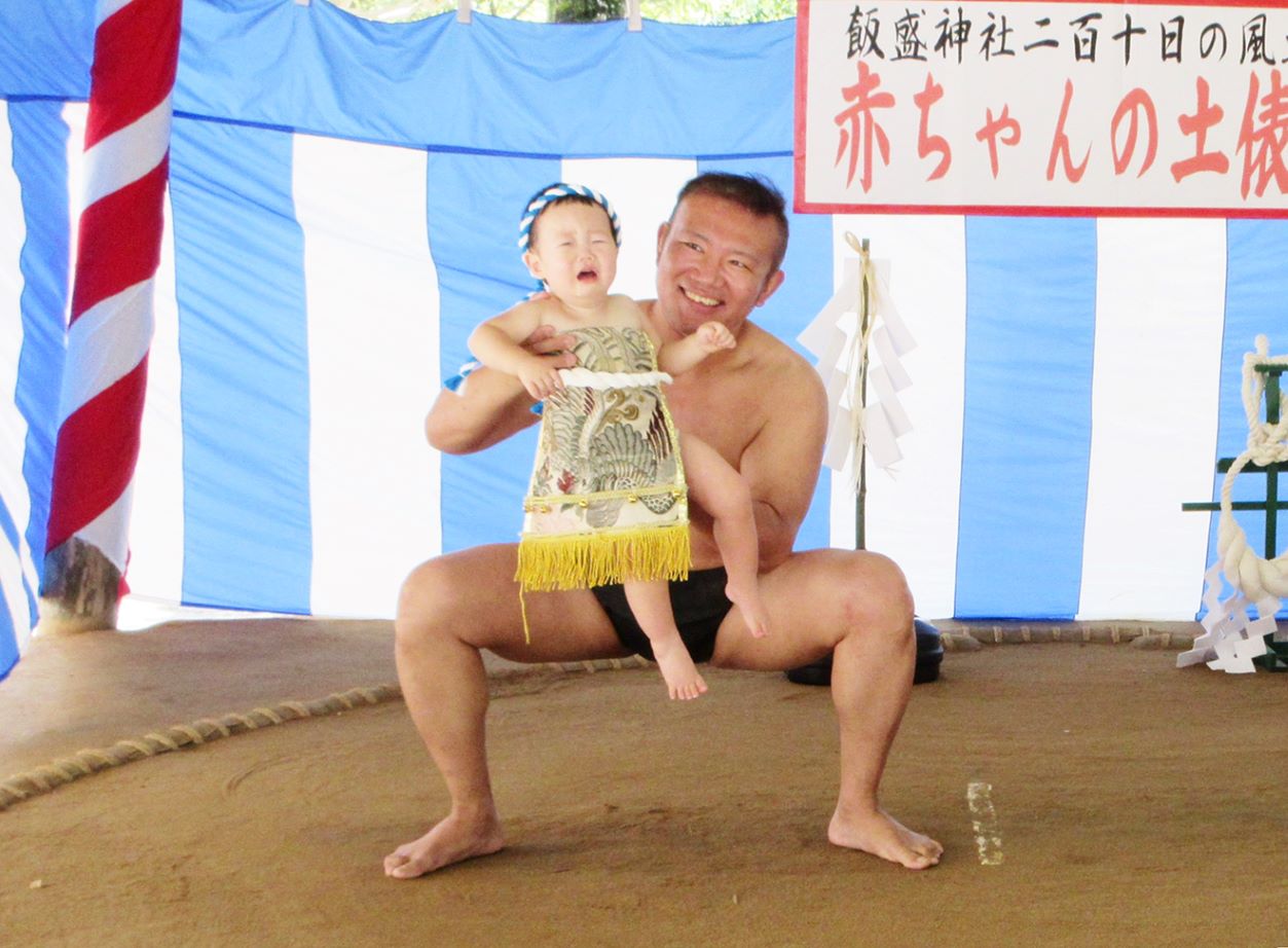 糸島市】健やかな成長願い 赤ちゃん土俵入り | 糸島新聞